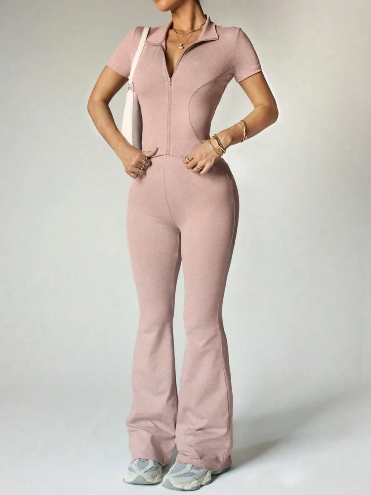 Ensemble de sport 2 pièces noir veste zippée à manches courtes et pantalon évasé