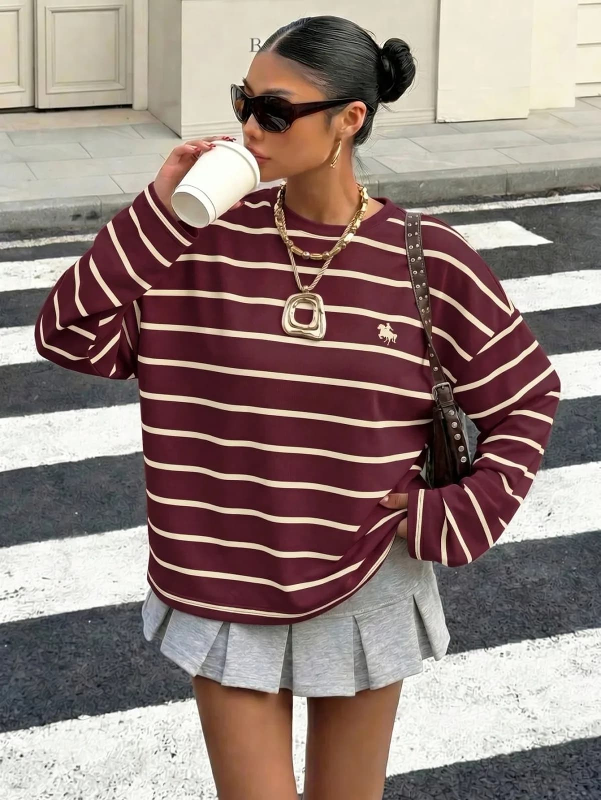 T-shirt rayé rose et marron à manches longues avec broderie cavalier
