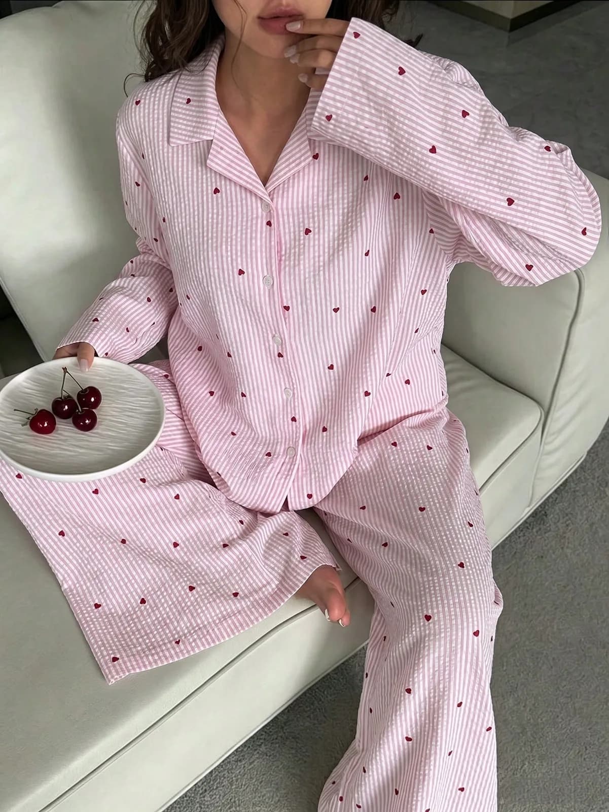 Ensemble de pyjama 2 pièces rose à rayures et imprimé petits cœurs