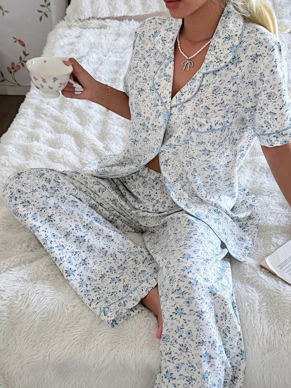Ensemble de pyjama 2 pièces floral bleu imprimé fleuri avec liseré assorti