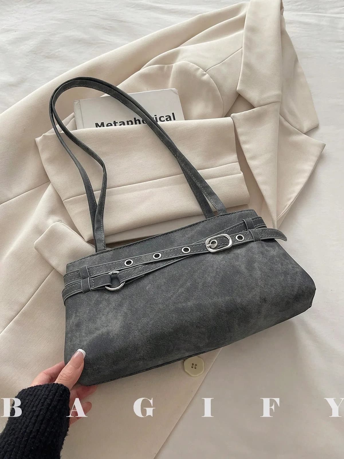 Sac à main et sac épaule tendance avec ceinture décorative