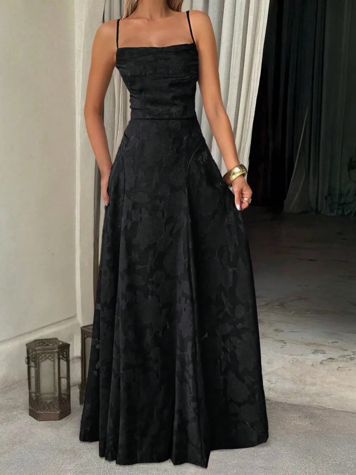 robe longue évasée en jacquard floral à bretelles fines