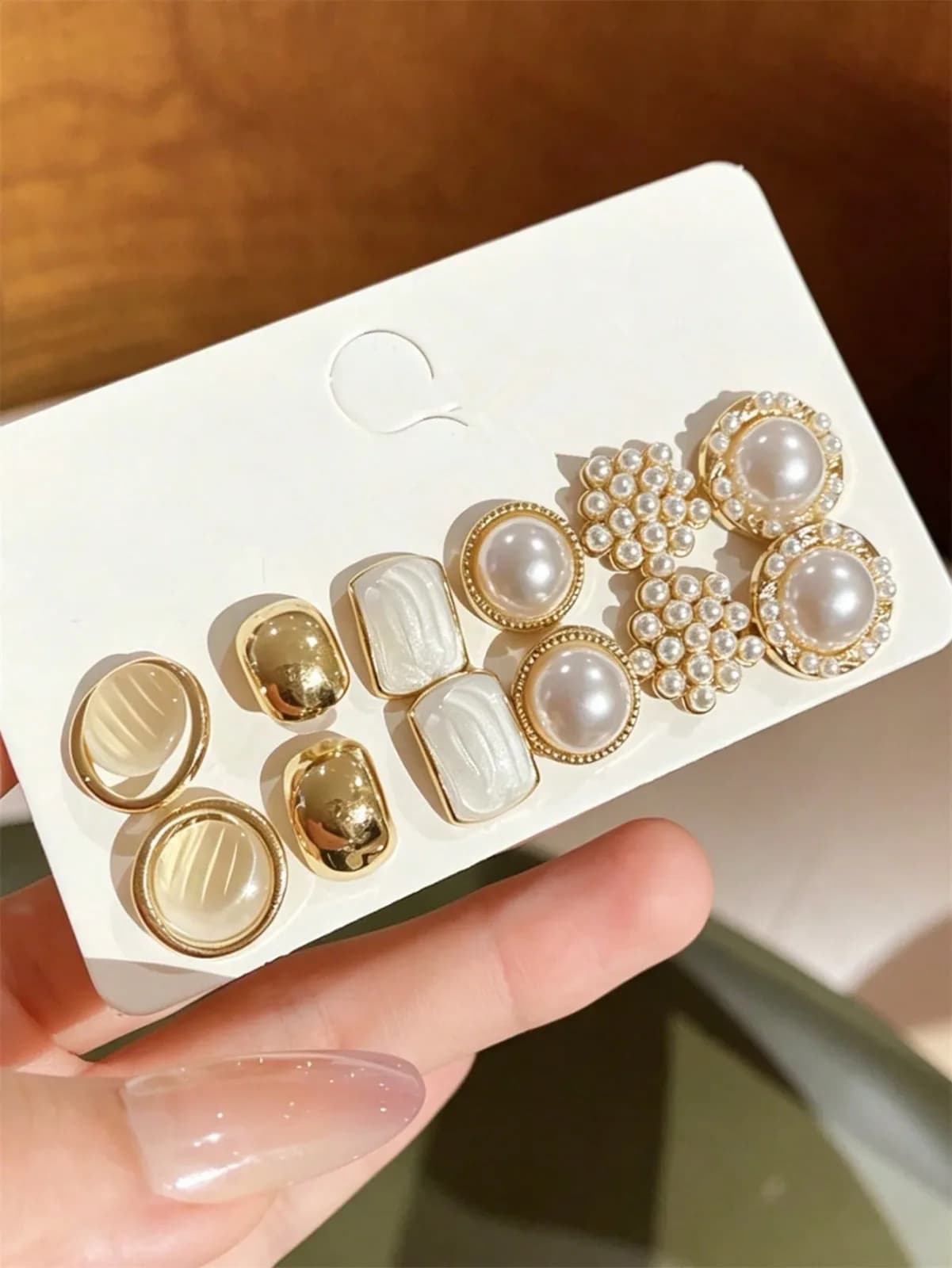 Set de 6 paires d'puces d'oreilles dorées et perles aux formes géométriques