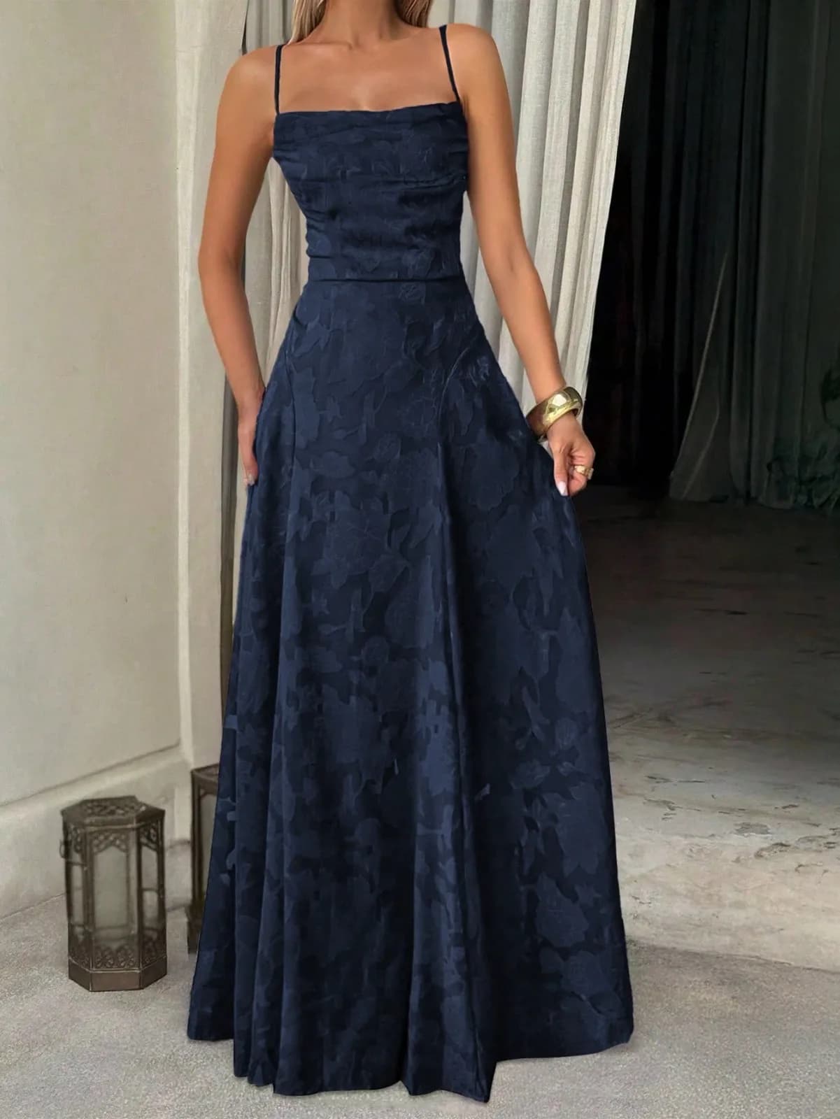 robe longue évasée en jacquard floral à bretelles fines