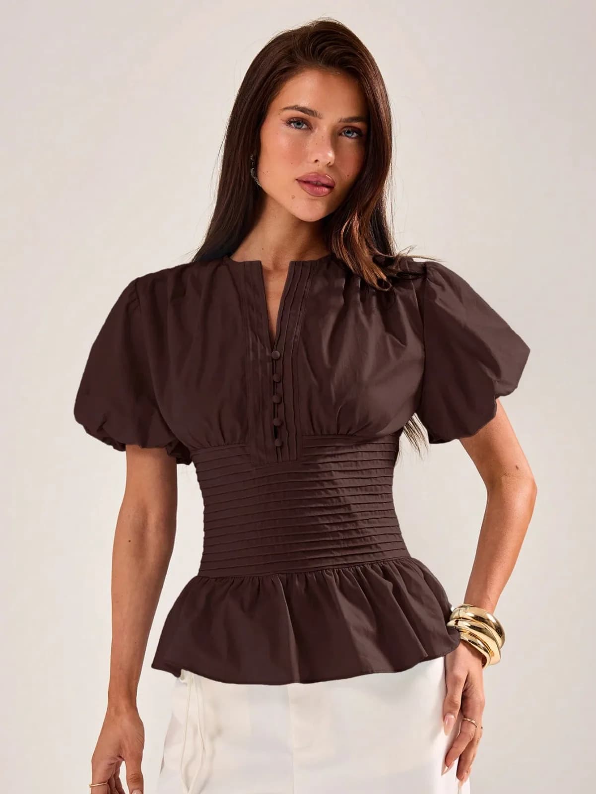 Blouse en coton bleu ciel à taille smockée et manches bouffantes