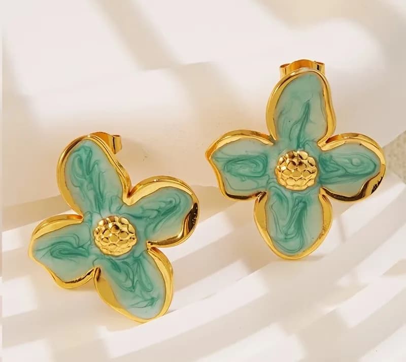 Boucles d'oreilles puces fleurs en émail et contour doré en acier inoxydable