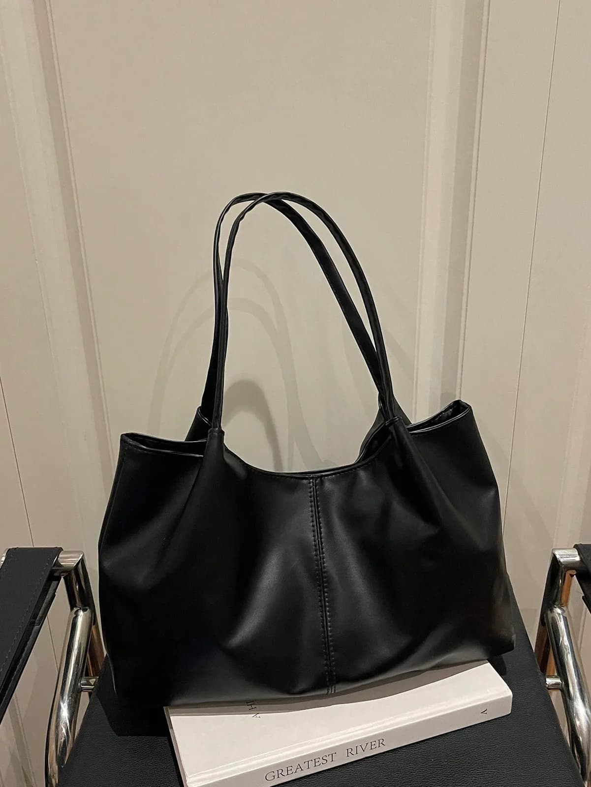 Sac cabas fluide grand format en cuir souple marron