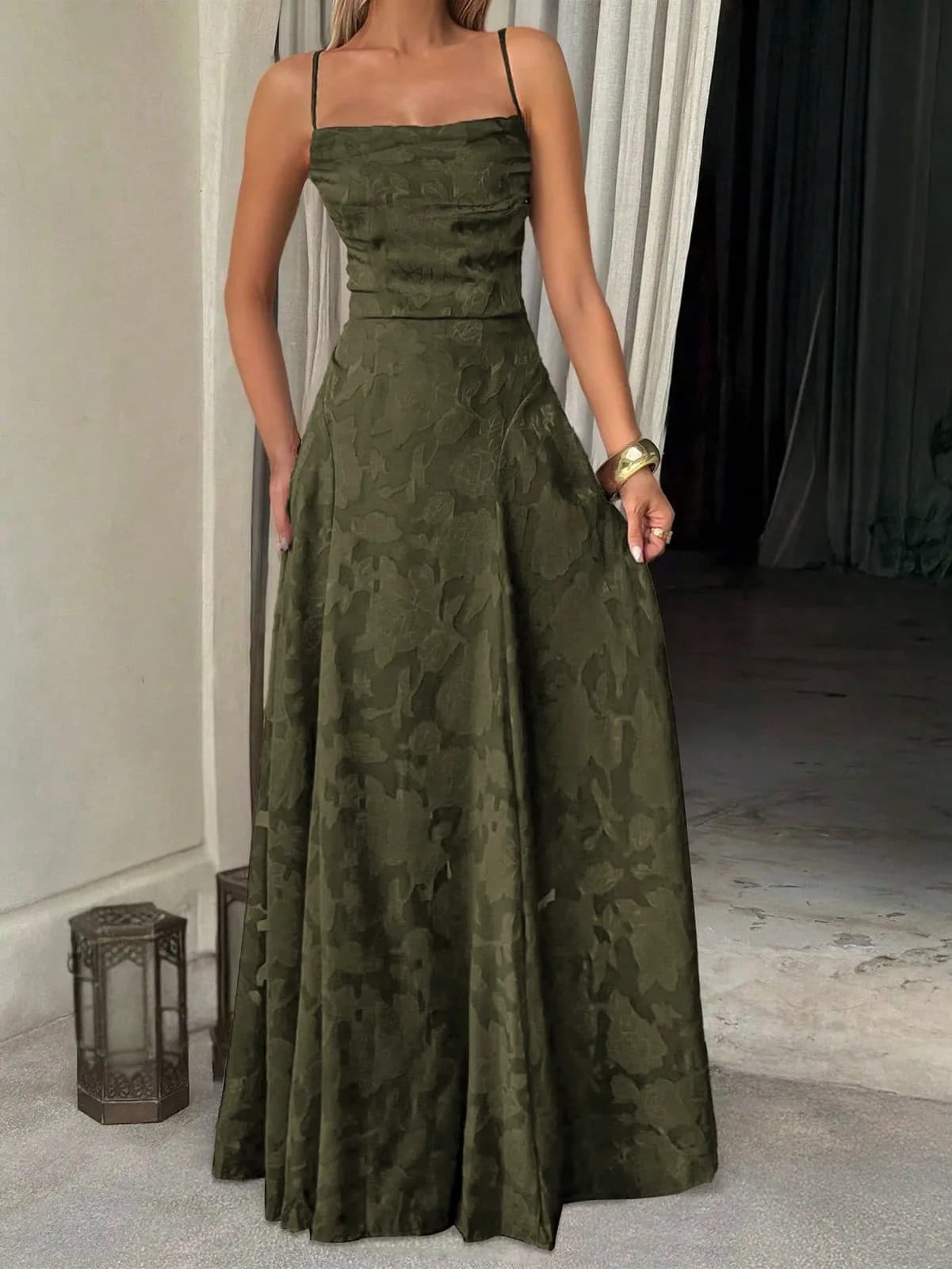 robe longue évasée en jacquard floral à bretelles fines