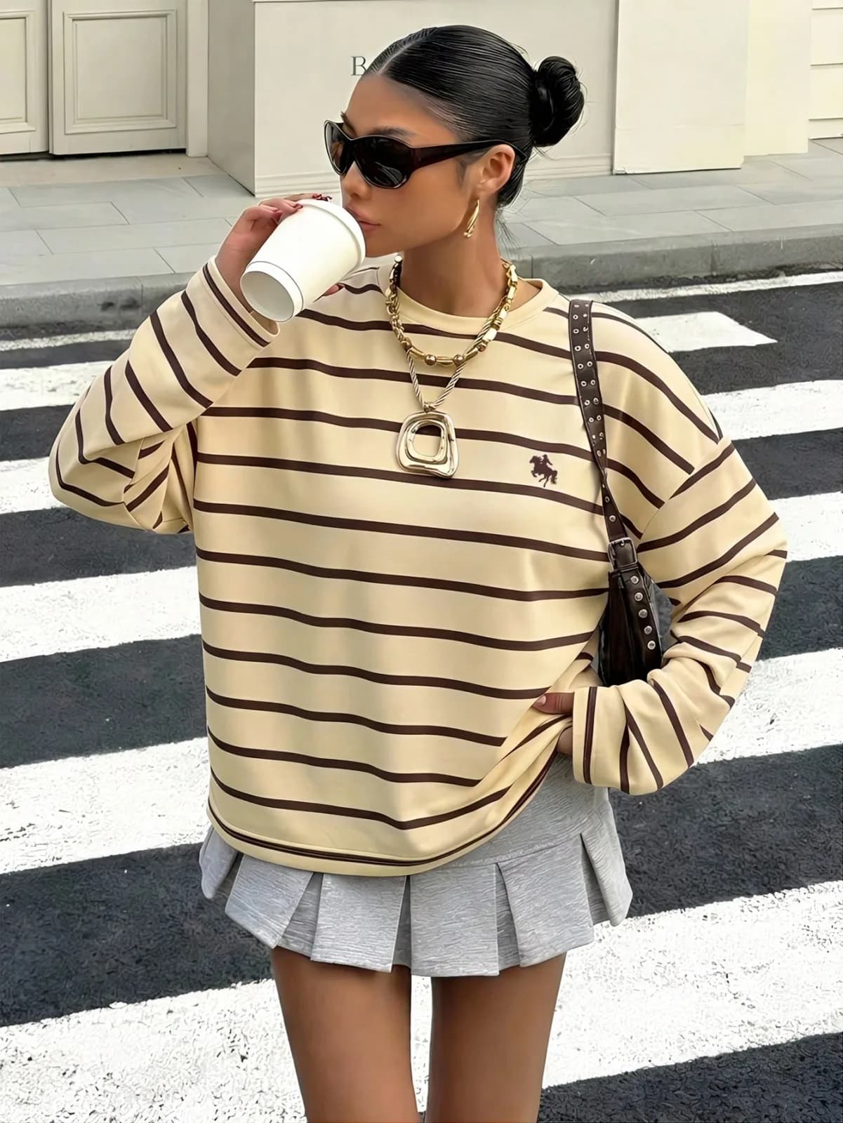 T-shirt rayé rose et marron à manches longues avec broderie cavalier
