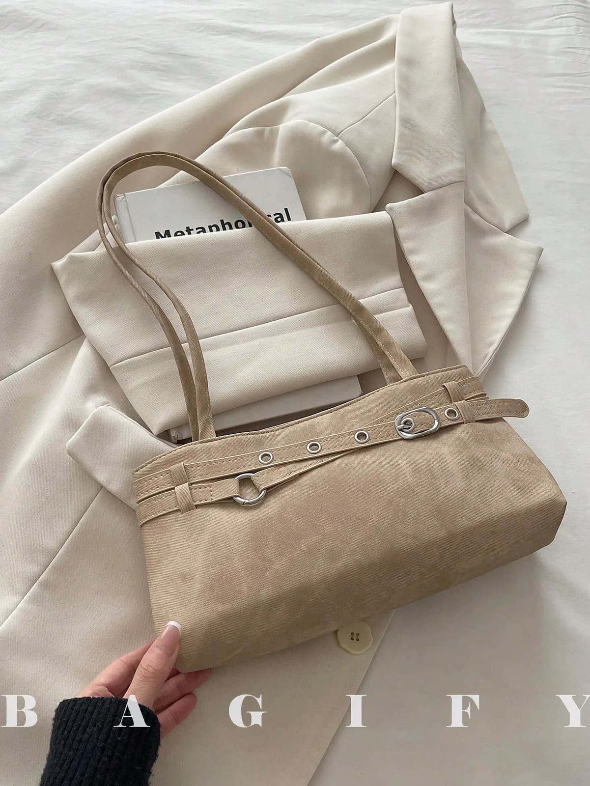 Sac à main et sac épaule tendance avec ceinture décorative