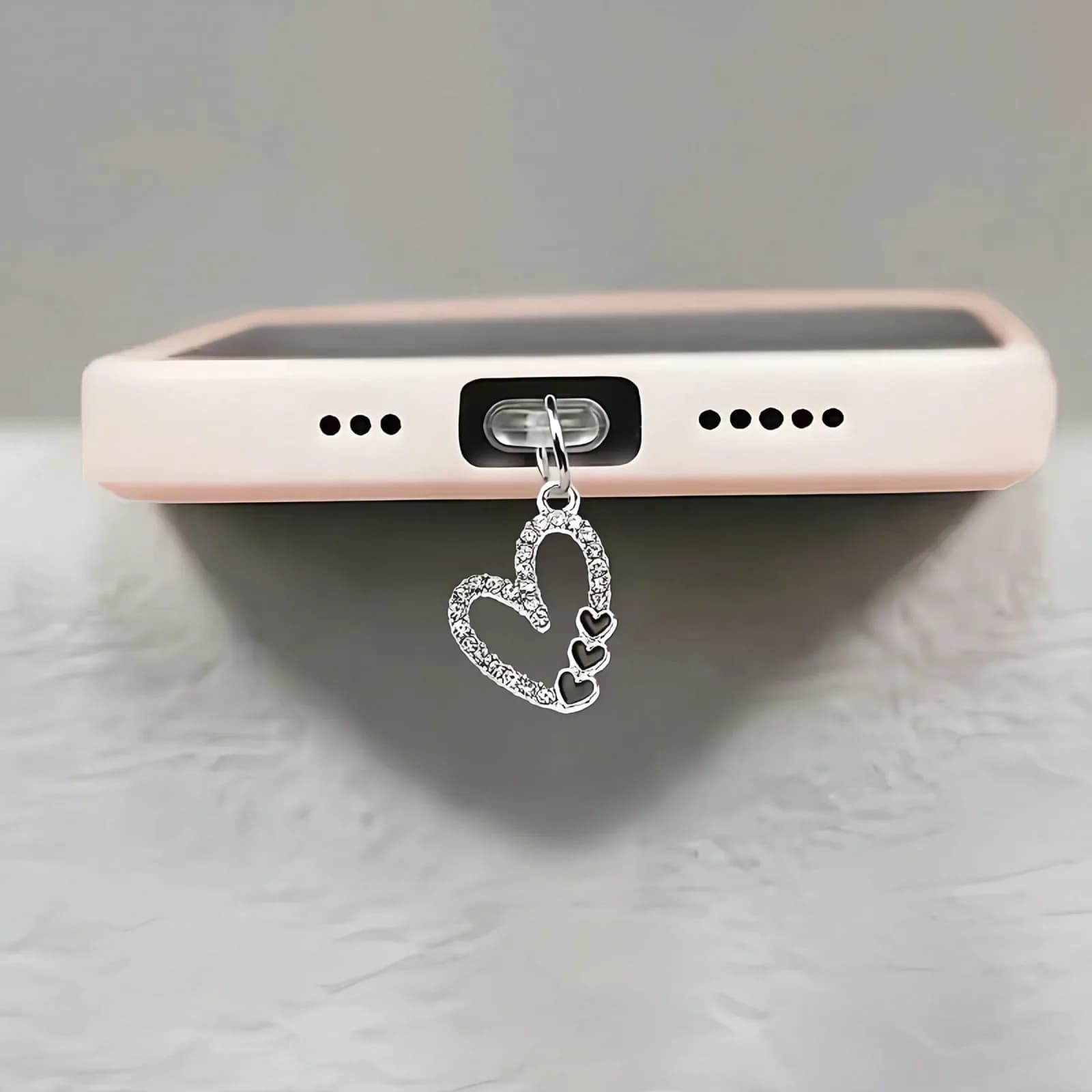 Bouchon anti-poussière pour téléphone avec pendentif cœur en strass