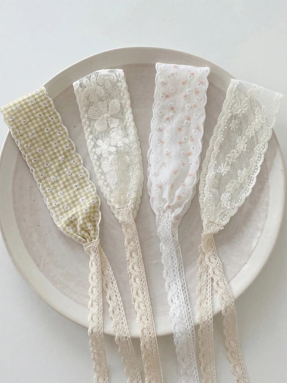 Lot de 4 bandeaux à cheveux en dentelle et motifs floraux à nouer
