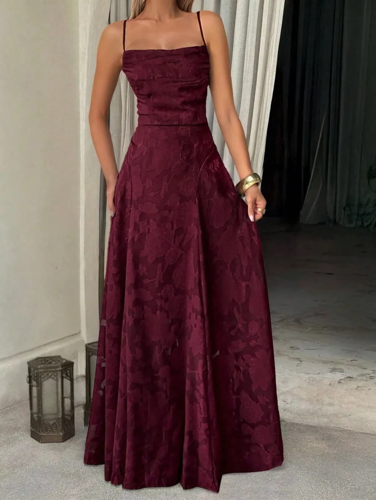 robe longue évasée en jacquard floral à bretelles fines