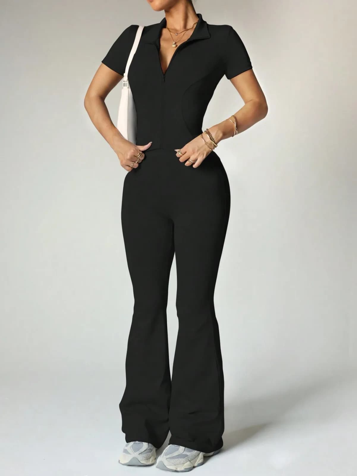 Ensemble de sport 2 pièces noir veste zippée à manches courtes et pantalon évasé