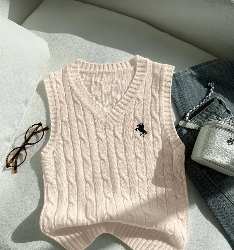 Débardeur en maille torsadée beige clair à col V style universitaire
