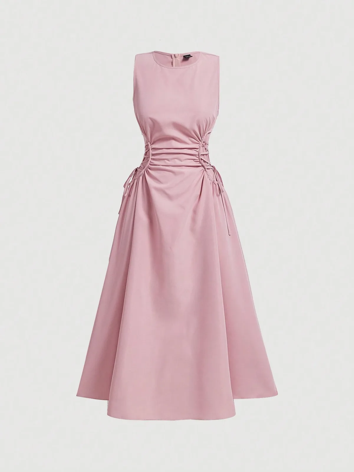 Robe évasée mi-longue à détails plissés et laçage sur les côtés
