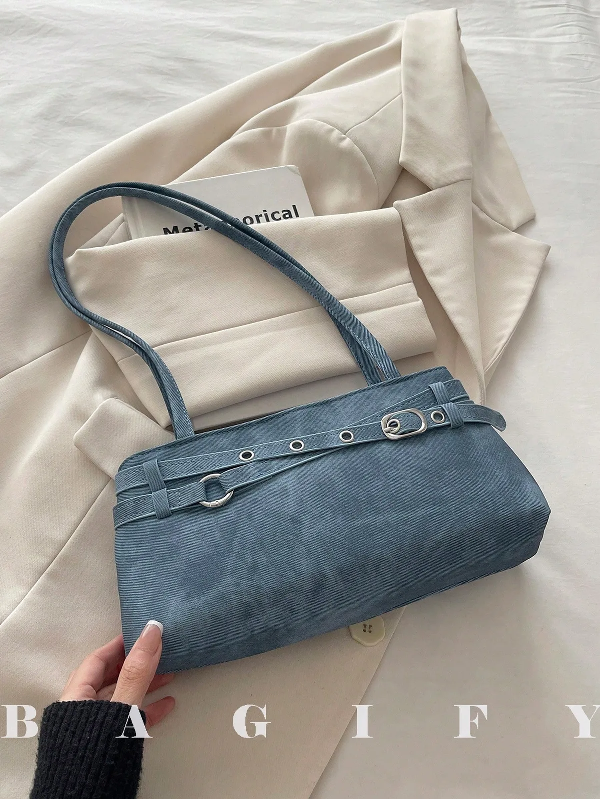 Sac à main et sac épaule tendance avec ceinture décorative