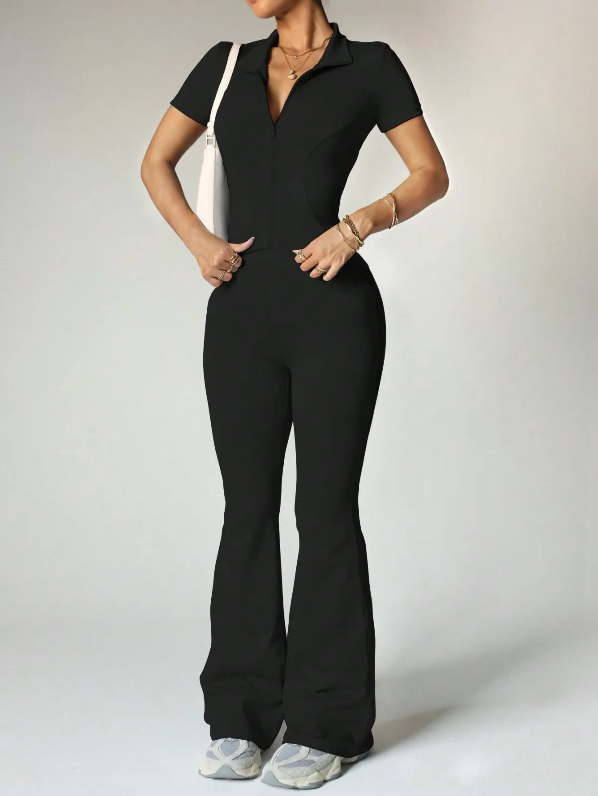 Ensemble de sport 2 pièces noir veste zippée à manches courtes et pantalon évasé