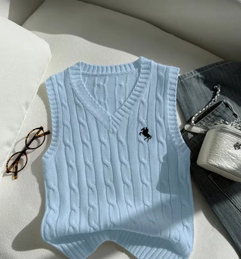 Débardeur en maille torsadée beige clair à col V style universitaire