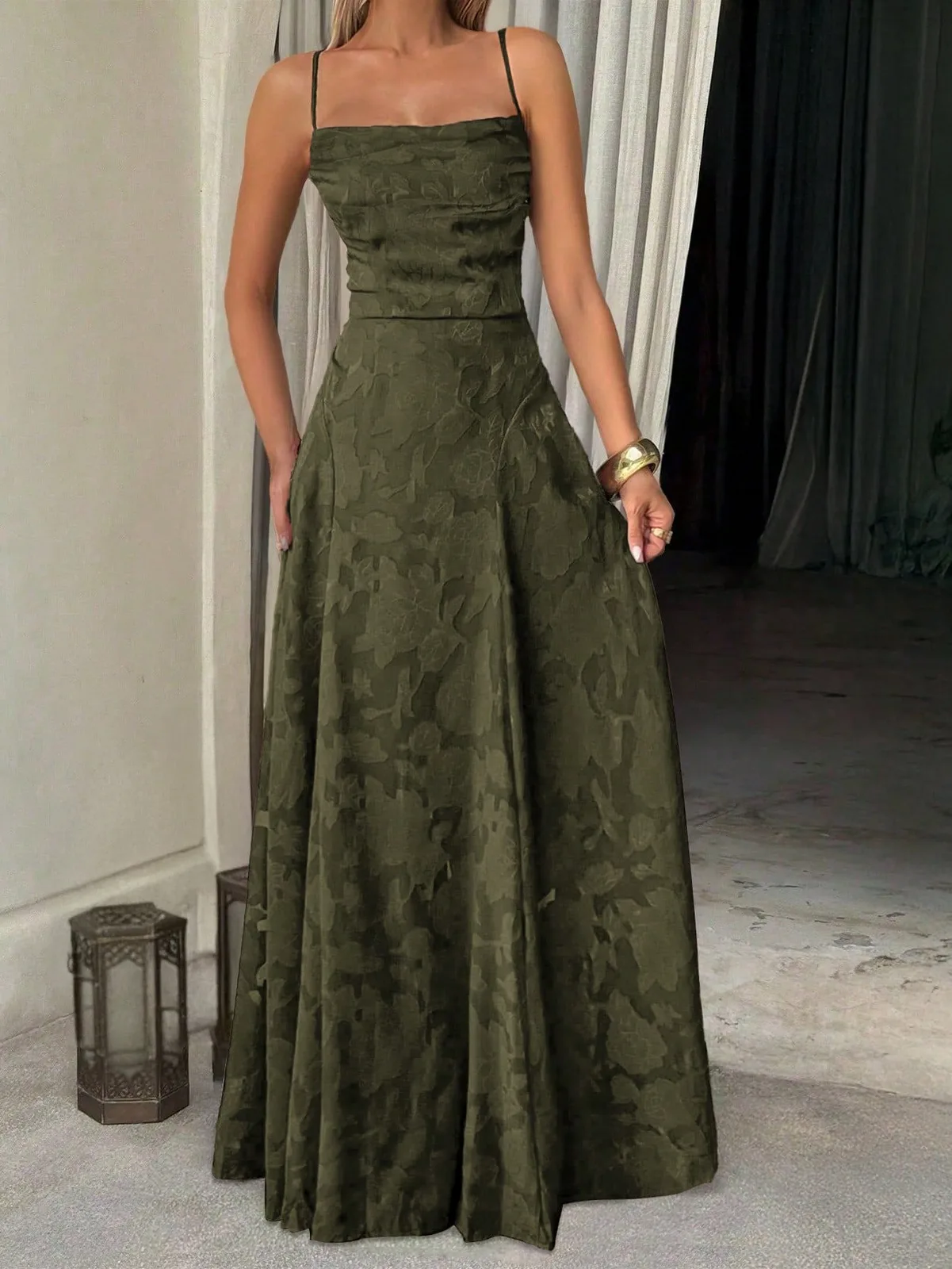 robe longue évasée en jacquard floral à bretelles fines