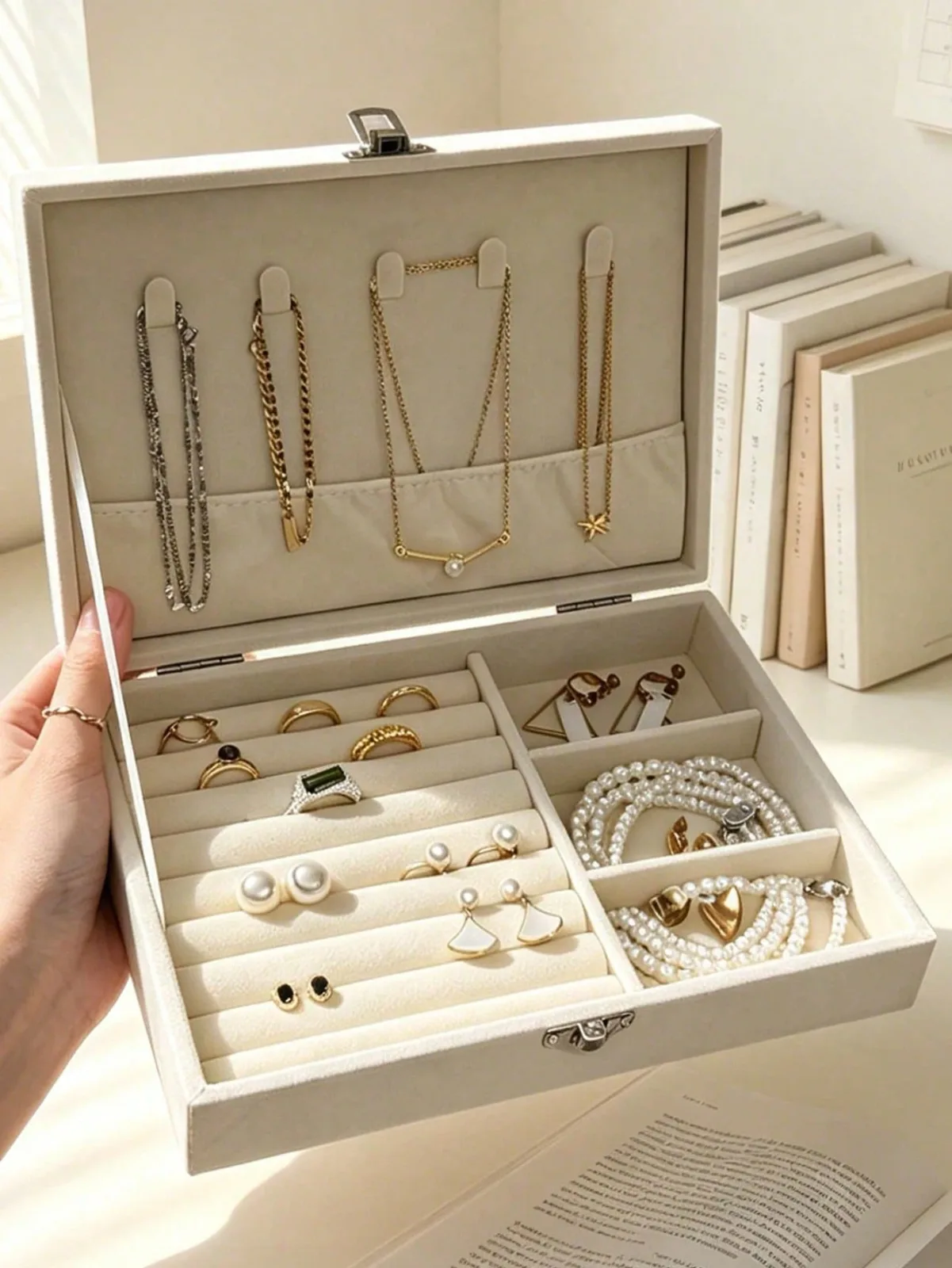 Boîte à bijoux organisatrice en suédine beige crème avec compartiments