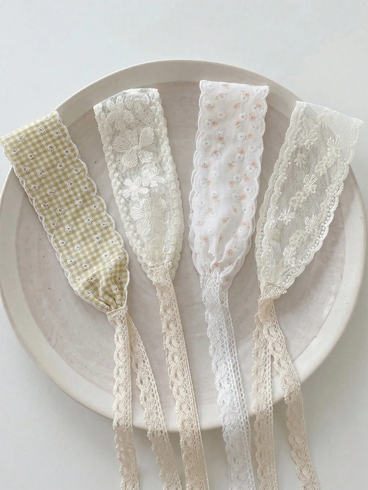 Lot de 4 bandeaux à cheveux en dentelle et motifs floraux à nouer