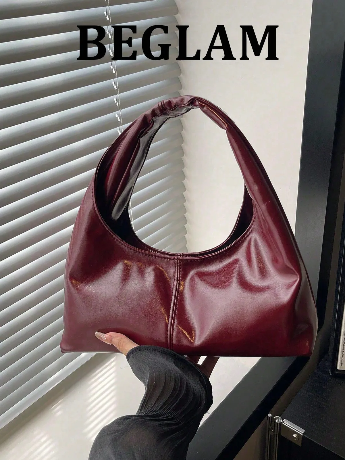 Sac portée épaule demi-lune bleu ciel effet froissé