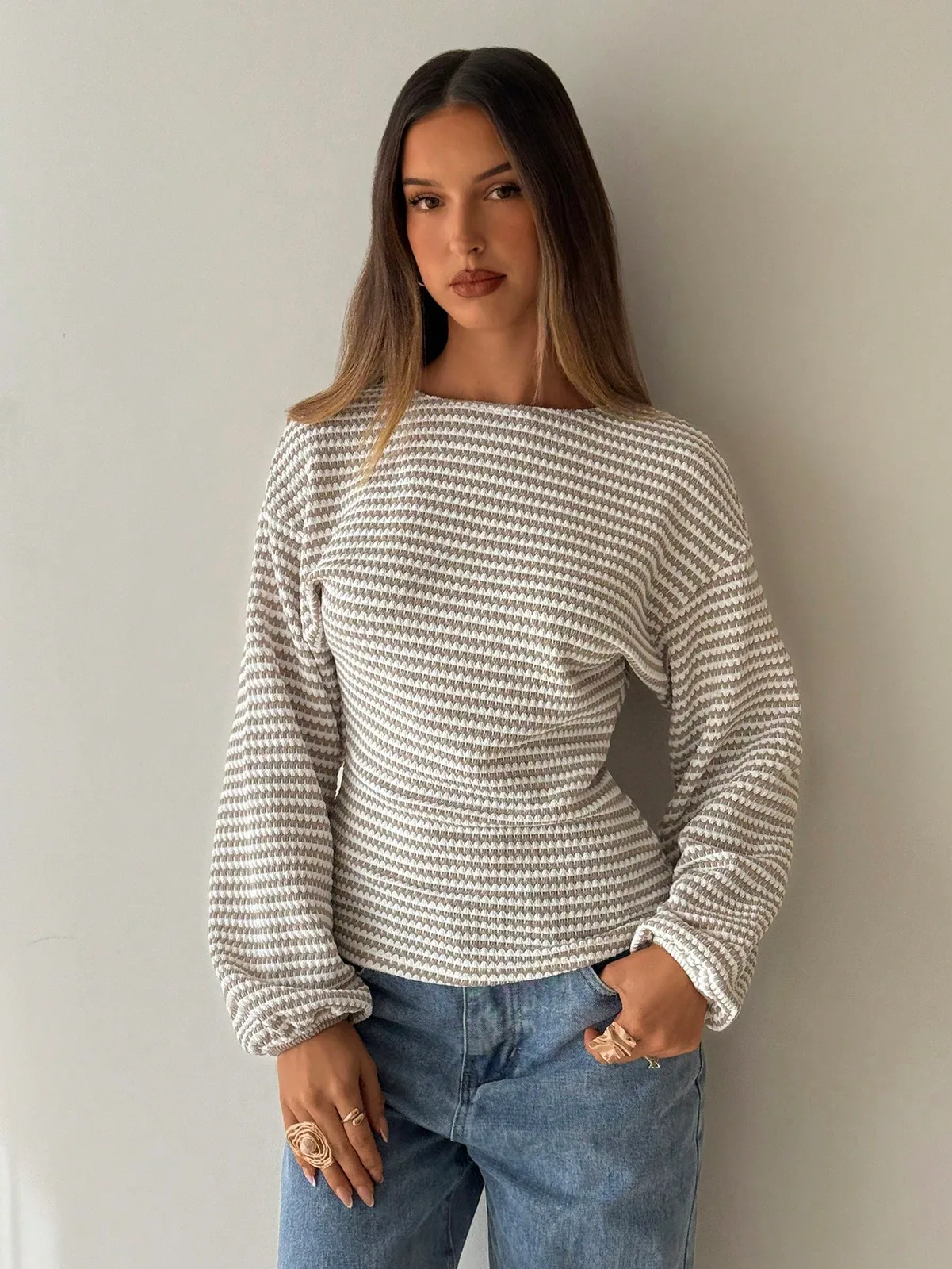 Pull en maille rayée bleu ciel et blanc à col bateau